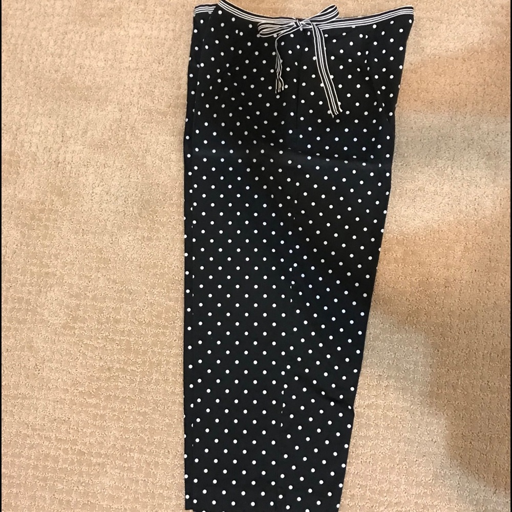 ⚫️ Black with White Polka Dots Capri Pants - Size 14 Petite ⚫️